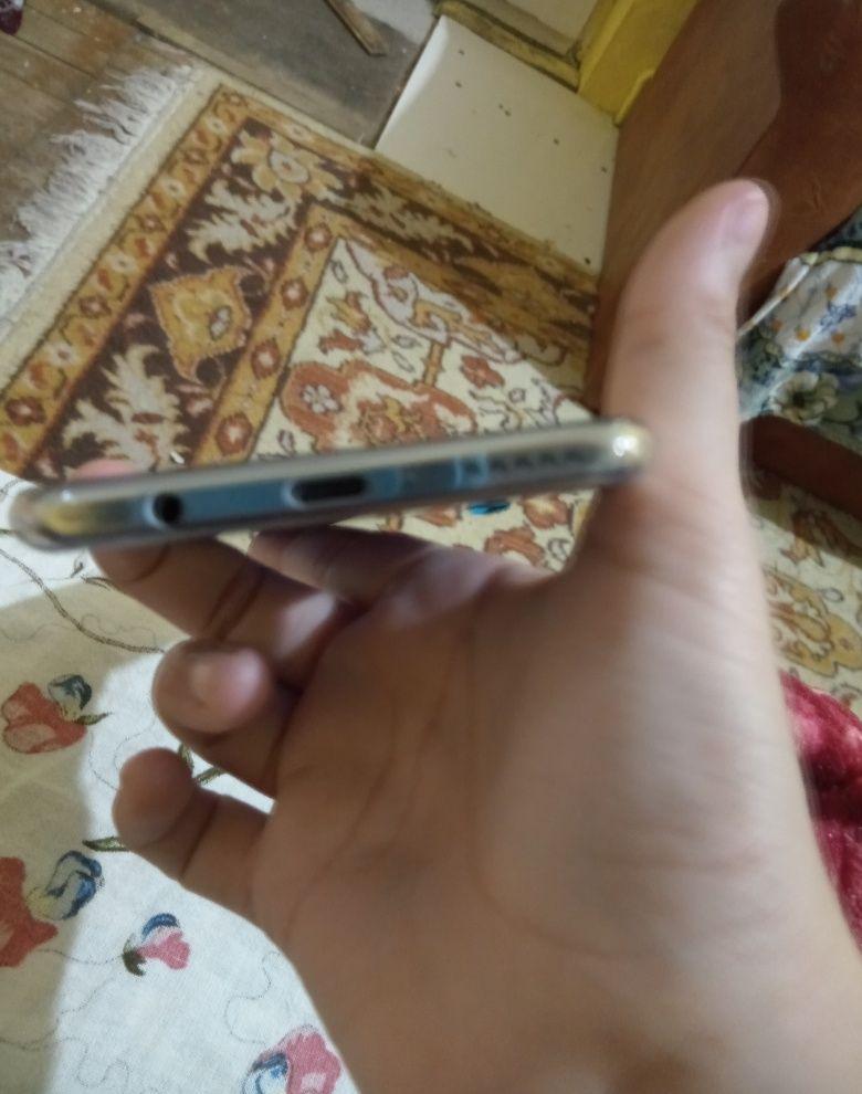 Vand schimb urgent Huawei p30 limite edition