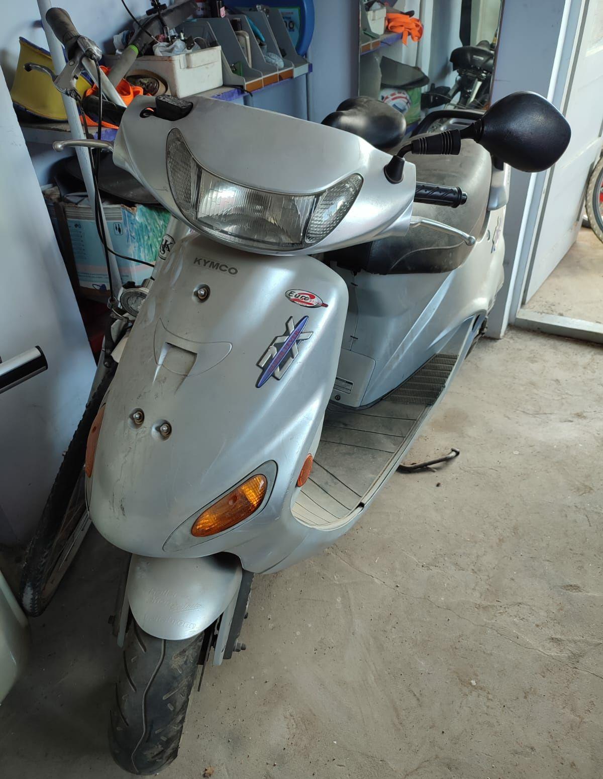 Vand scuter Kymco 500 ccm