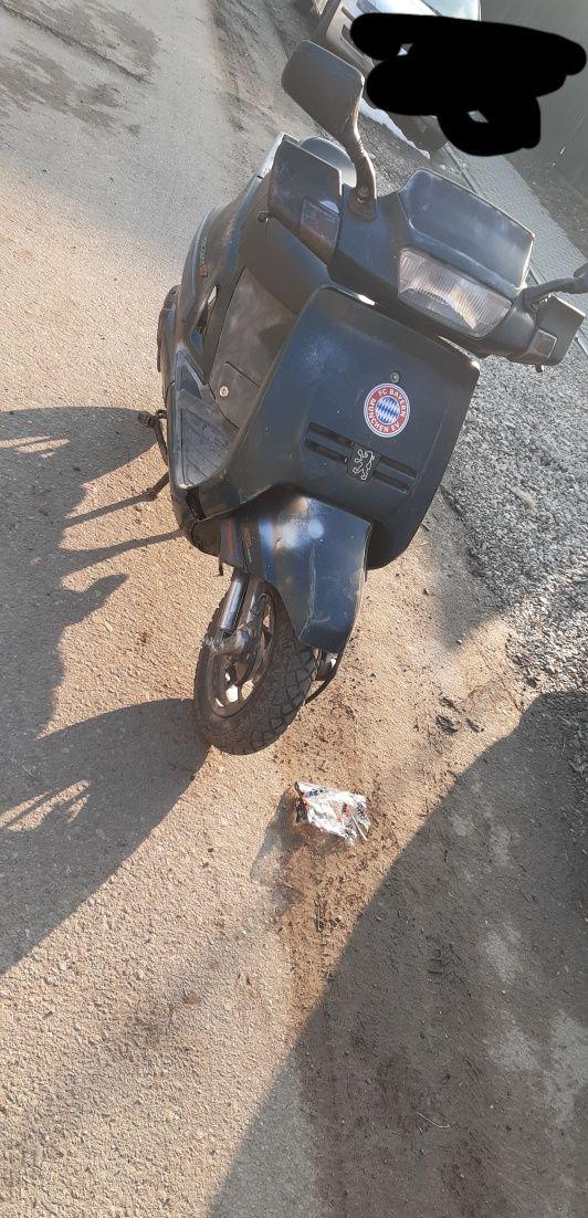 Vand scuter peugeot