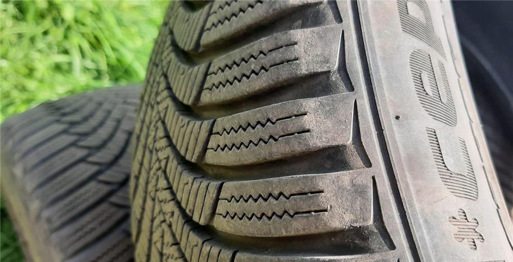 Vand set 4 anvelope de  iarna Hankook 195/50/R15 aproape noi