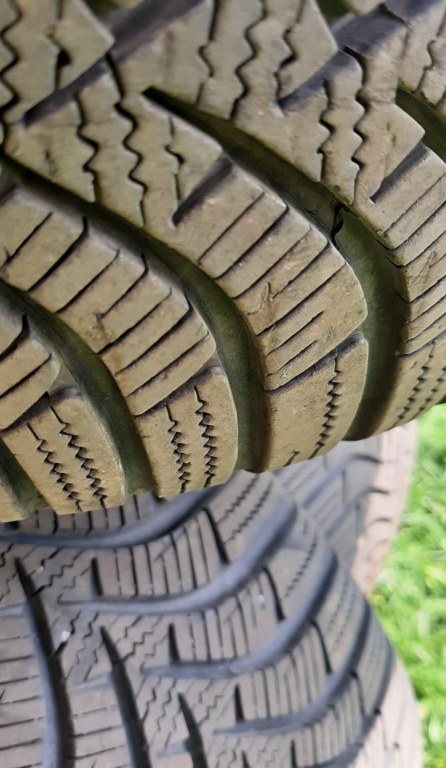 Vand set 4 anvelope de  iarna Hankook 195/50/R15 aproape noi