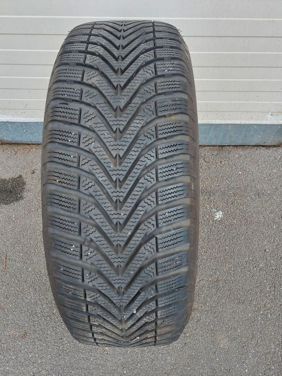Vând set 4 anvelope iarnă Vredestein 195/60R15 pe jante oțel + 4 capace Opel Telef 0723554659