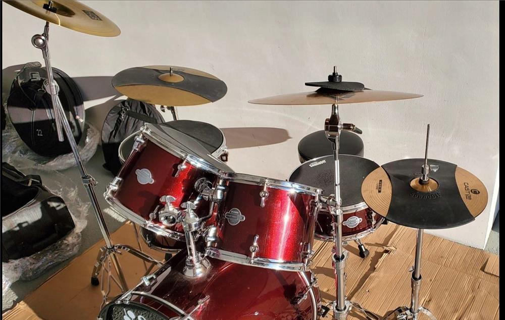 Vând set tobe SONOR cu huse și surdine