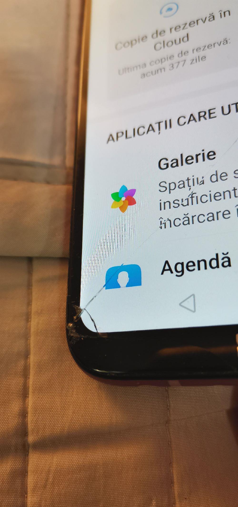 Vând Smartphone (telefon) mobil HONOR Play COR-L29 ecran crăpat