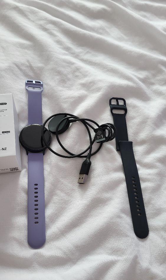 vând smartwatch