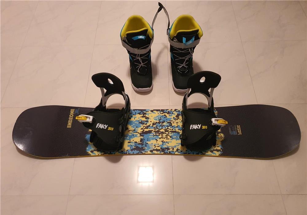 Vând snowbord, legaturi și boots