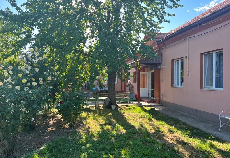 Vând spatiu comercial / casa / azil batrani
