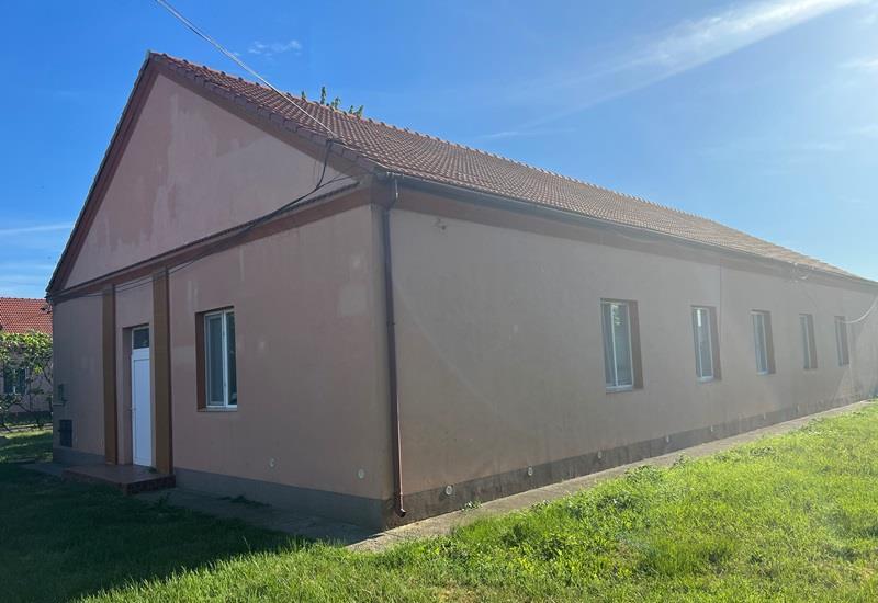 Vând spatiu comercial / casa / azil batrani