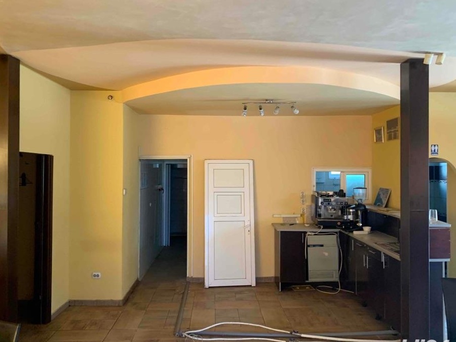 Vand spatiu comercial cu terasa Focsani - 109 mp