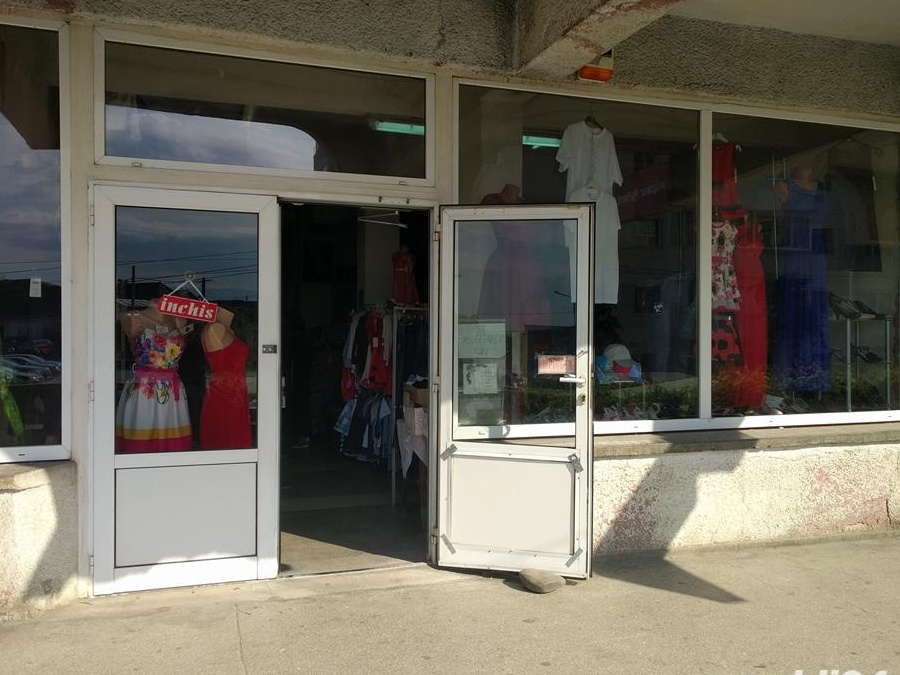 Vand spatiu comercial in Caransebes