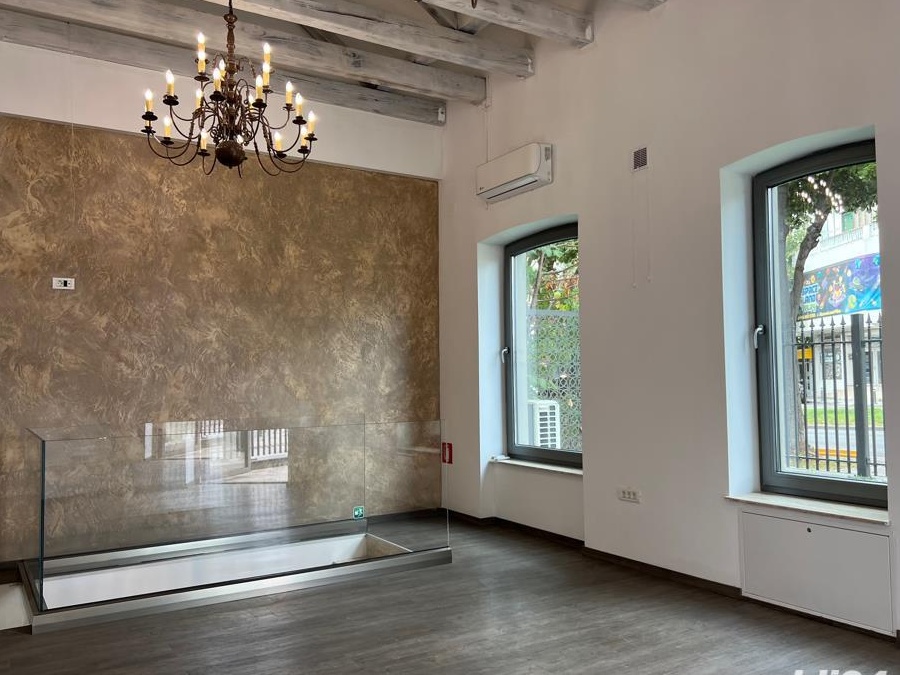 Vand spatiu comercial/ locuinta Ultracentral Bd Mamaia Nr 10
