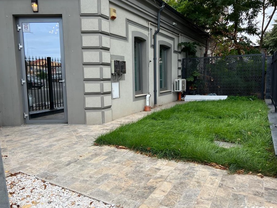Vand spatiu comercial/ locuinta Ultracentral Bd Mamaia Nr 10