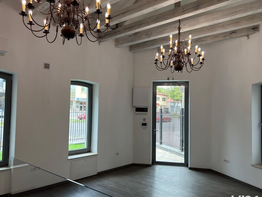 Vand spatiu comercial/ locuinta Ultracentral Bd Mamaia Nr 10