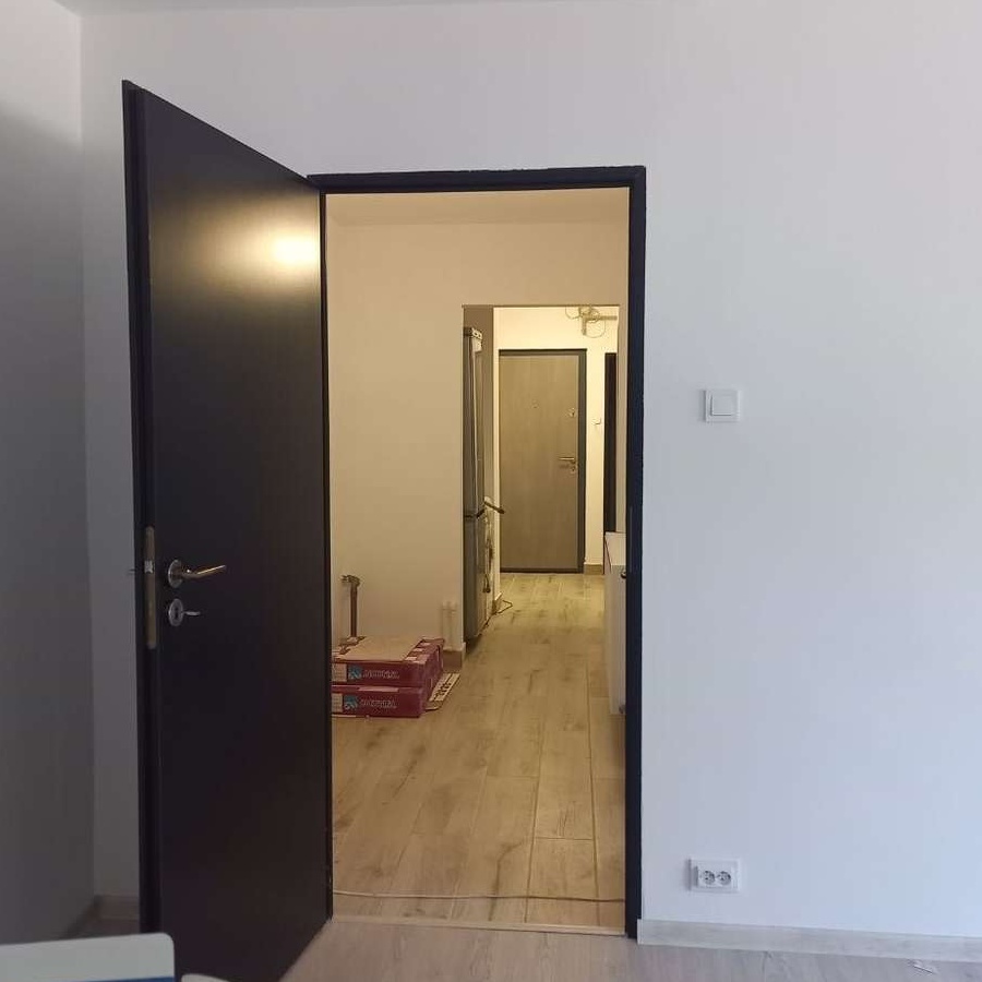 Vând spațiu comercial Mioveni-Robea, întrare din strada