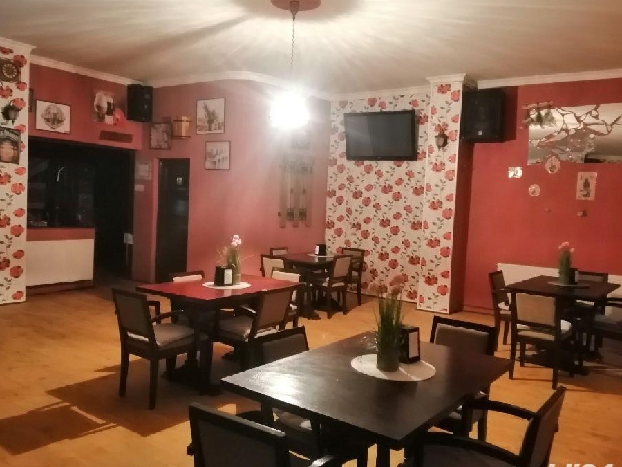 Vând spațiu comercial (Restaurant sau cafenea)