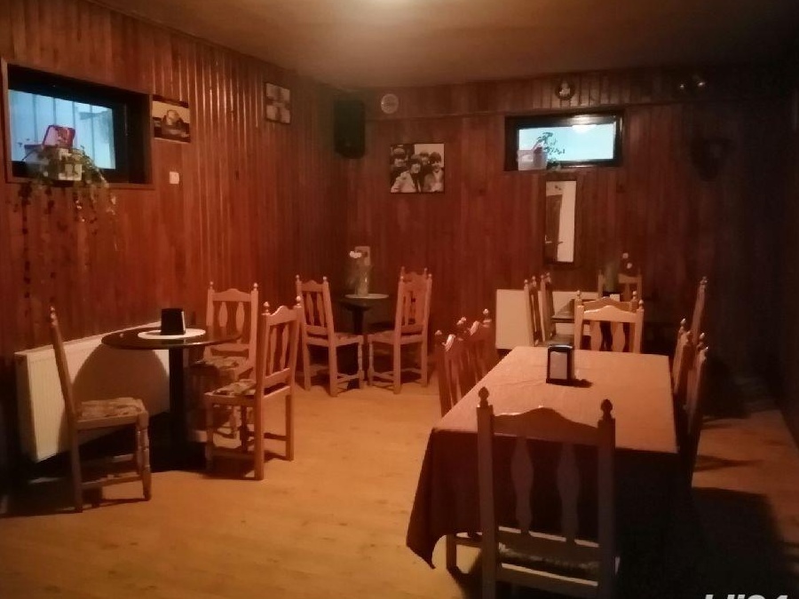 Vând spațiu comercial (Restaurant sau cafenea)