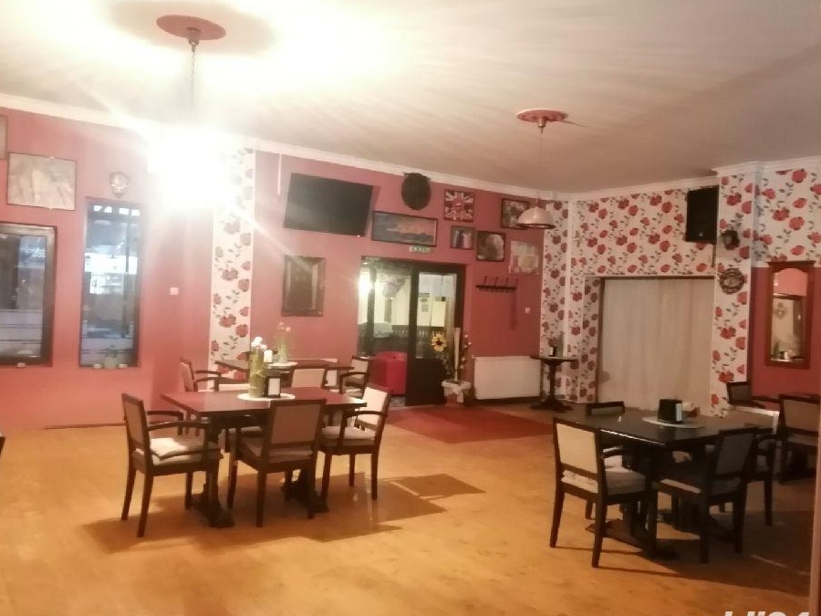 Vând spațiu comercial (Restaurant sau cafenea)