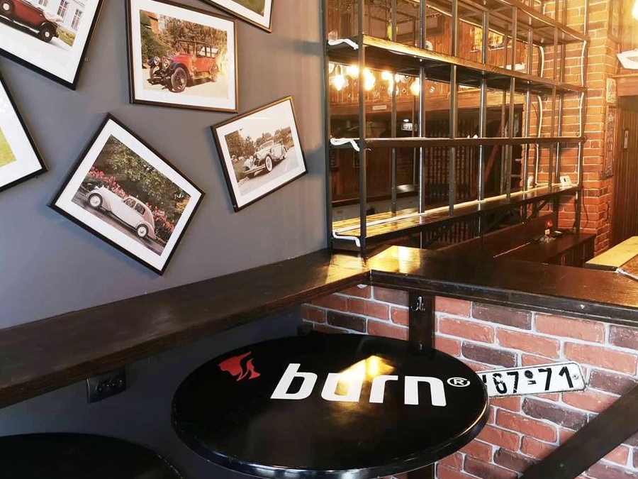 Vand spatiu in Busteni, la DN1