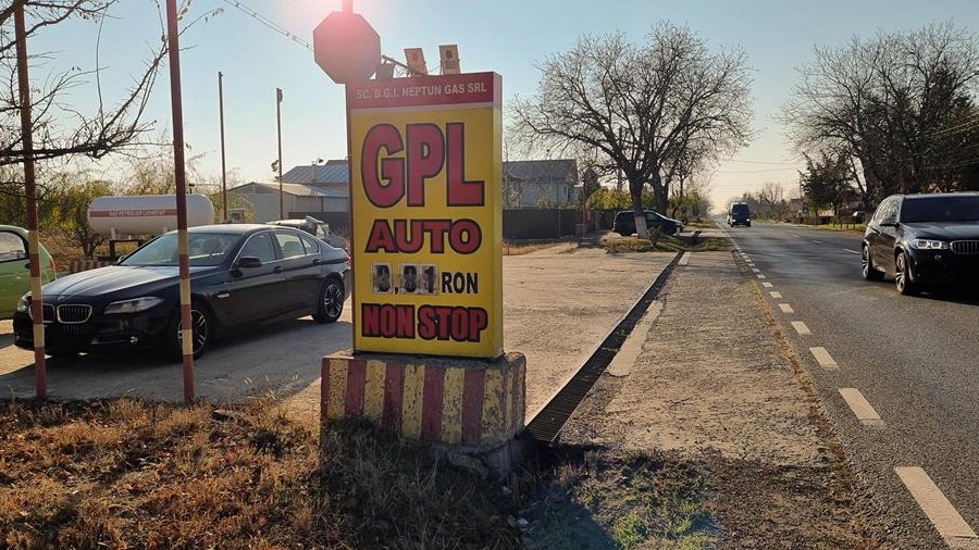 Vand statie GPL si teren in suprafata de 2000 mp !