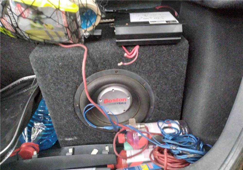 Vând subwoofer