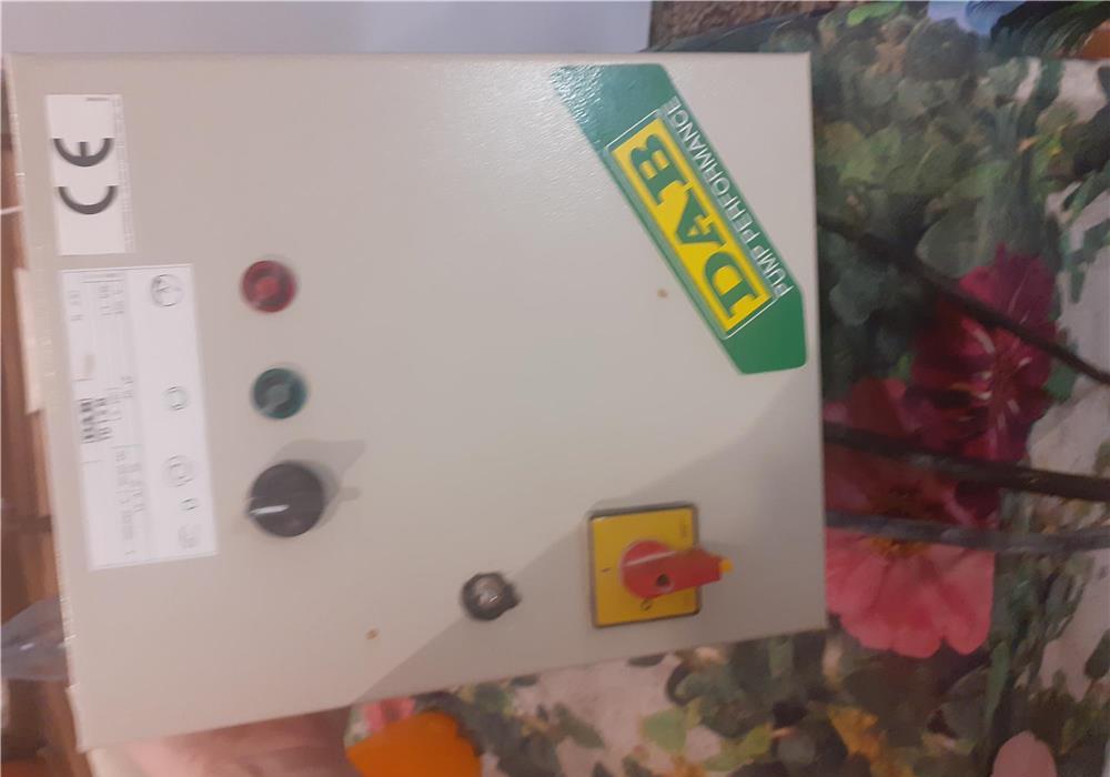 Vând tablou electropompă nou