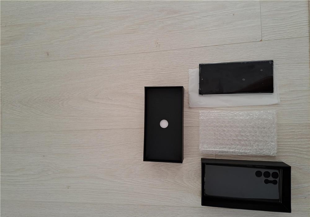 Vând telefon mobil nou 16 și 256GB