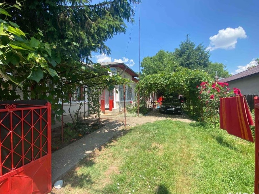 Vand teren + casa, intravilan, sat Padurisu, Frumusani