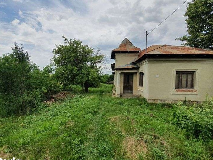 Vand teren cu casa