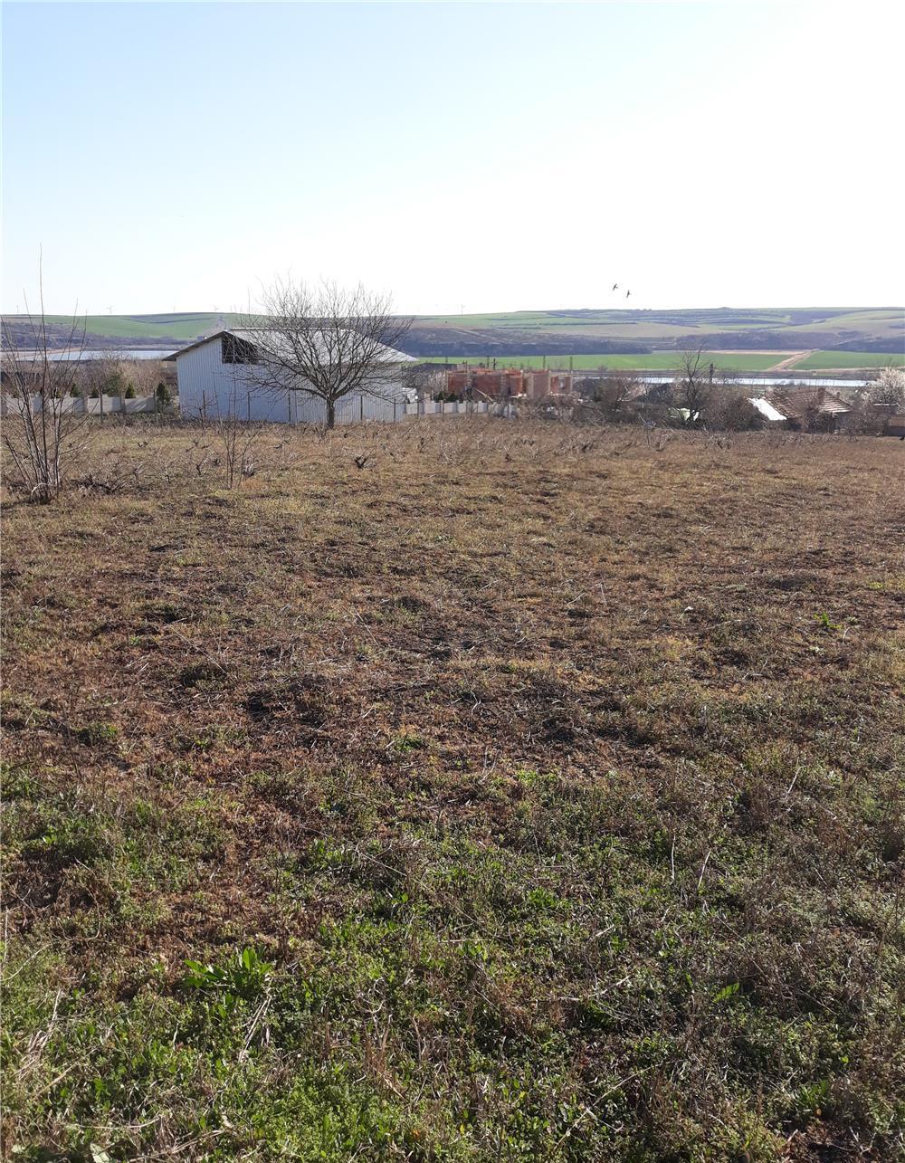 vând teren cu casa 5000 metrii Saligny
