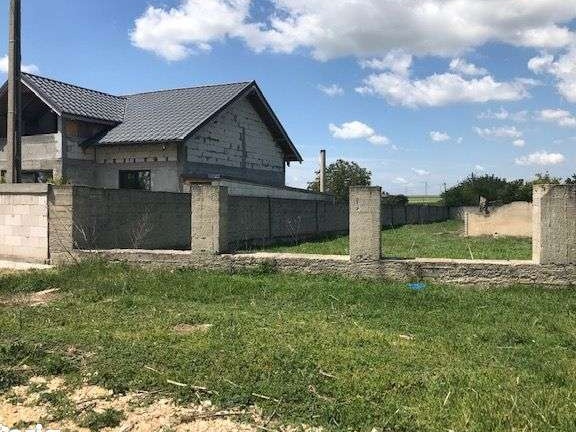 Vand teren intravilan curs constructii de 5425 m²+casa ruina