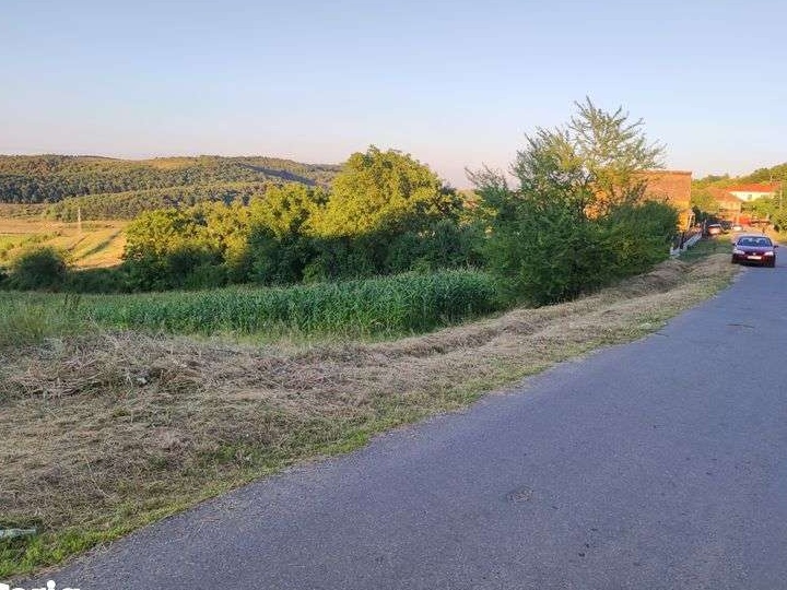 Vand teren intravilan Deusu