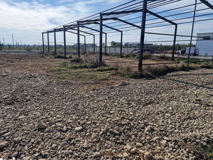 Vand teren intravilan, structura metalica hala, imprejmuire