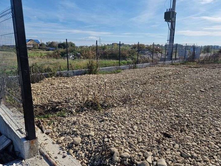 Vand teren intravilan, structura metalica hala, imprejmuire