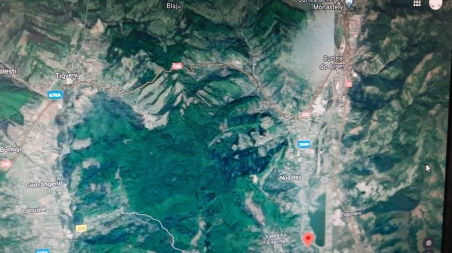 Vand teren intravilan zona deal Curtea de Arges-Baiculesti- Valea lui Enache