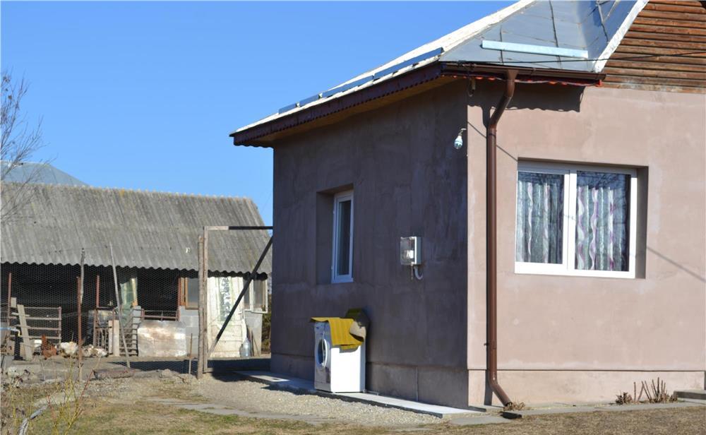 Vând teren și casa Dâmbovița