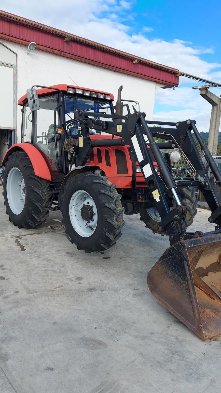 vand tractor Farmer 8258