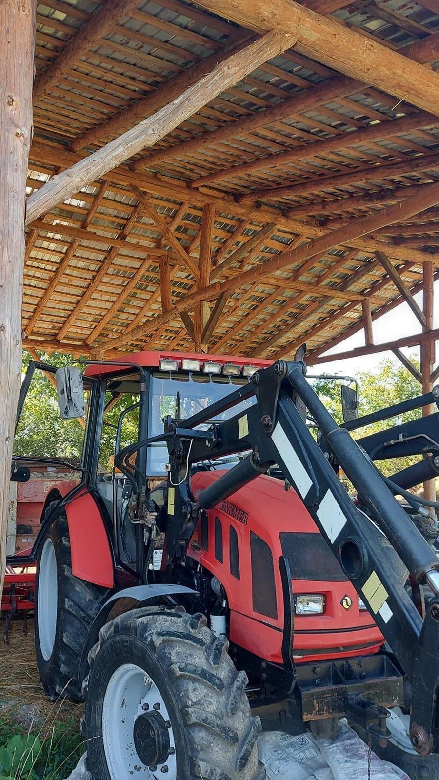 vand tractor Farmer 8258