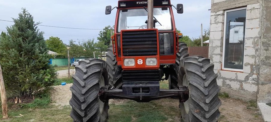 Vând tractor fiat 160 cp în stare bună