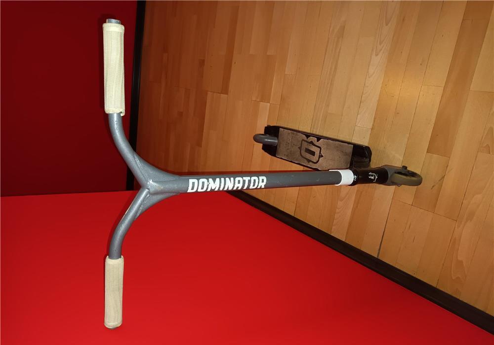 Vând trotineta Airbone Dominator