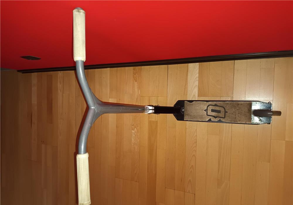Vând trotineta Airbone Dominator