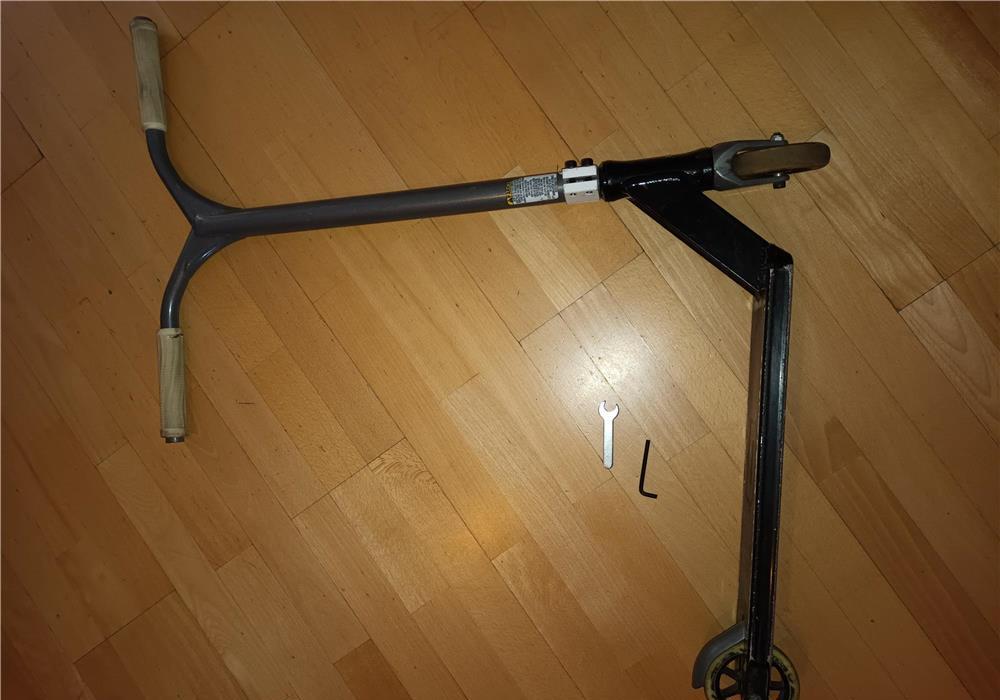 Vând trotineta Airbone Dominator