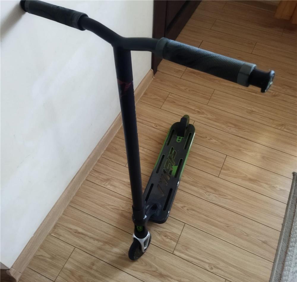 Vand trotineta MGP de culoare negru cu verde