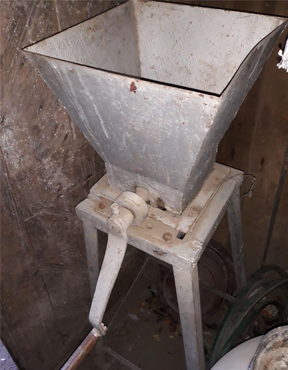 Vând țuică de prună și vin de buturuga , vand butelie de aragaz