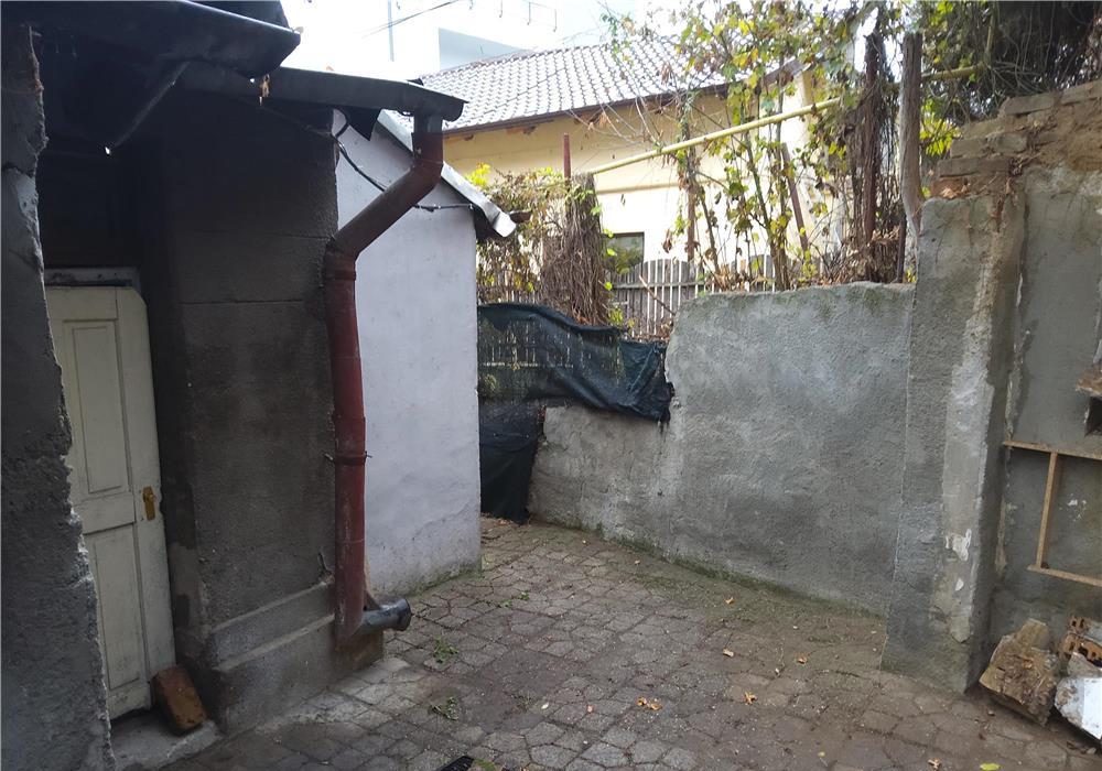 Vand un apartament intr-o casa boiereasca