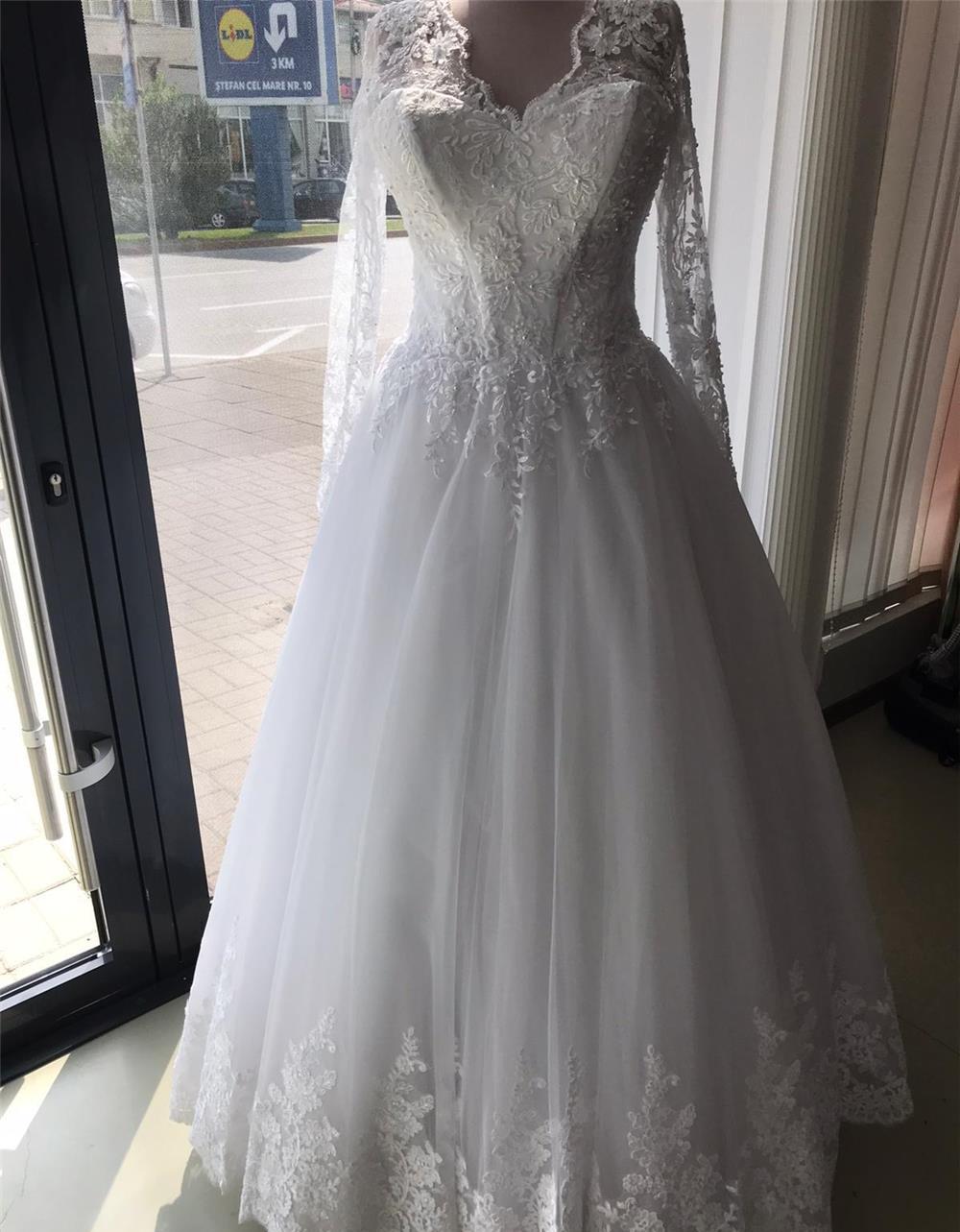 Vând  urgent rochie mireasă albă, nouă