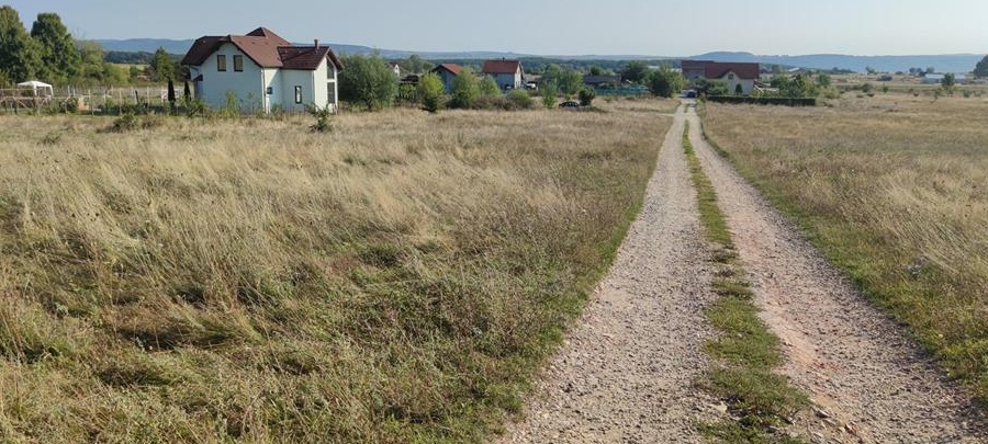 Vând URGENT teren intravilan de 1120mp pe Str. Zorilor / Calea Cisnădiei, Sibiu. 63e/mp, NEGOCIABIL.