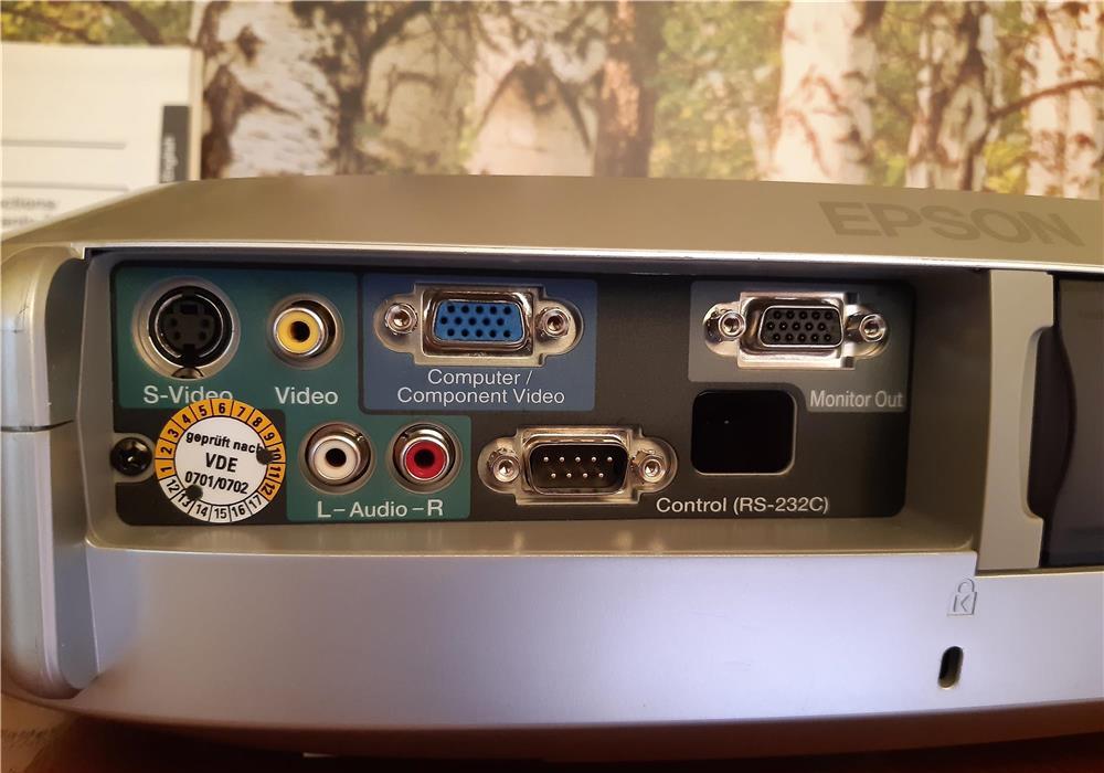 Vand videoproiector EPSON EMP-S1H