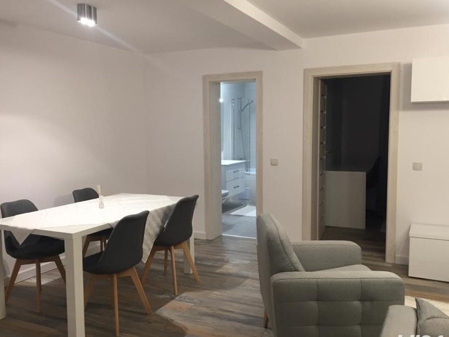 Vând vila cu 5 apartamente zona Rebreanu