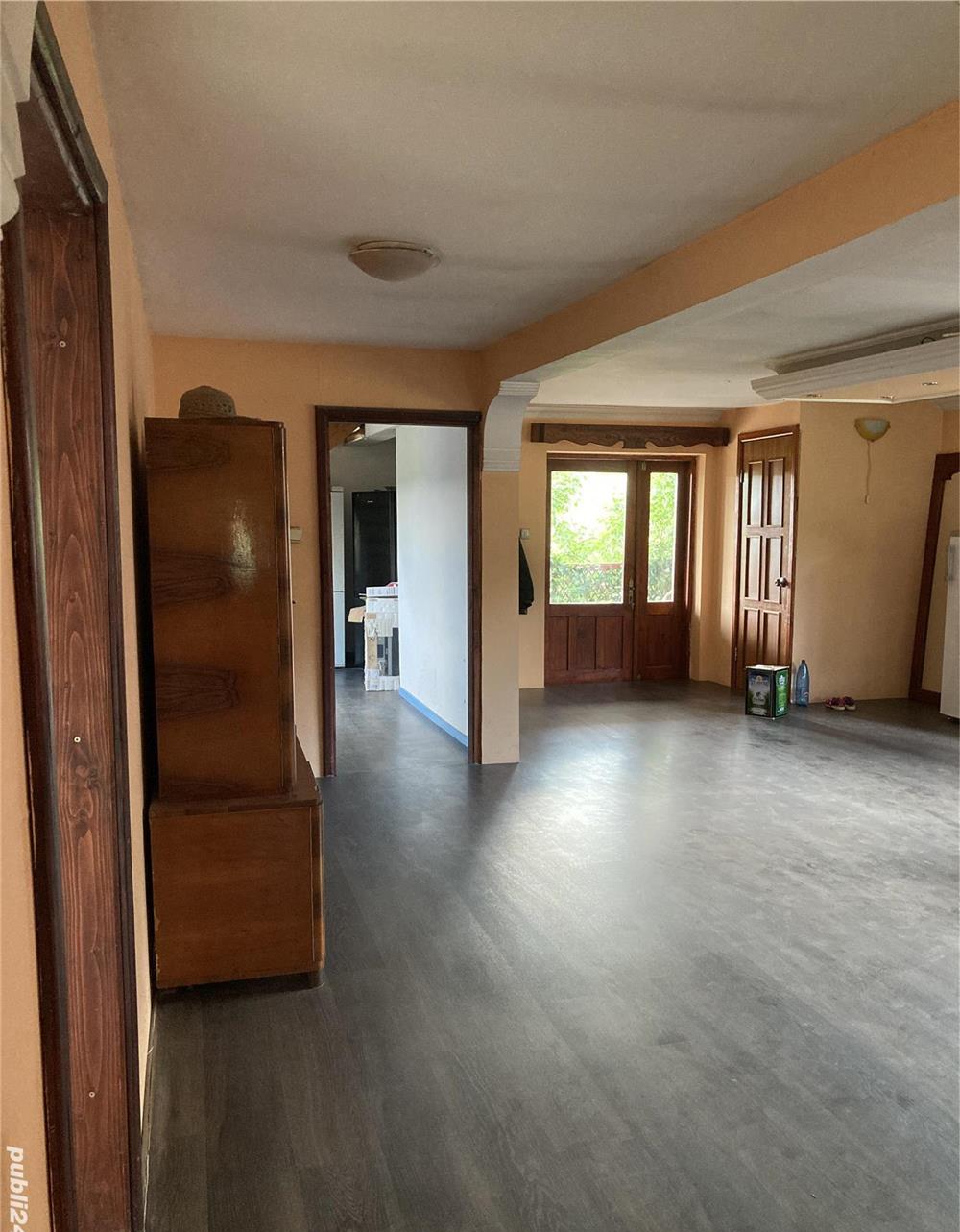 Vand Vila cu 6 camere si teren 9 000 m