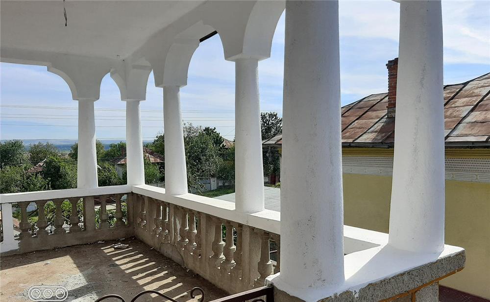 Vand Vila cu doua corpuri de casa in localitatea Scaesti (la 28 de km de Craiova)